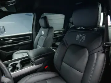 DODGE RAM 5.7 V8 HEMI 4x4 OFFROAD Night-Paket  LED 19%