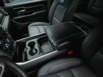 DODGE RAM 5.7 V8 HEMI 4x4 OFFROAD Night-Paket  LED 19%