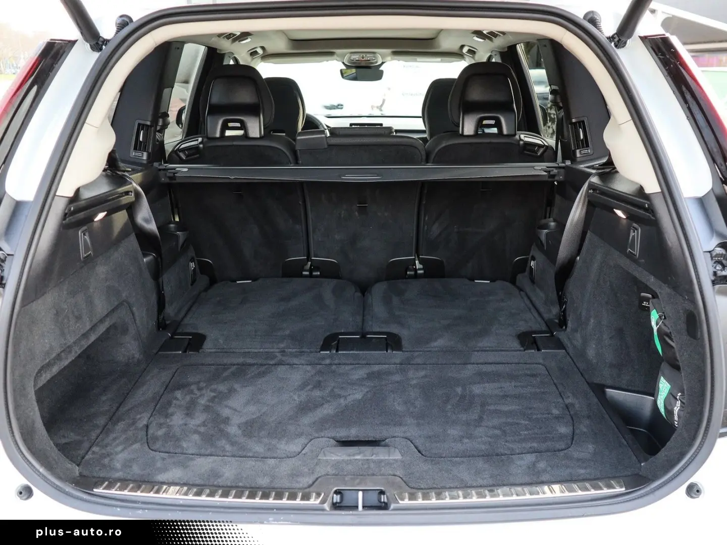 VOLVO XC90 T8 Recharge AWD Plus Dark Reskin NP  95.450