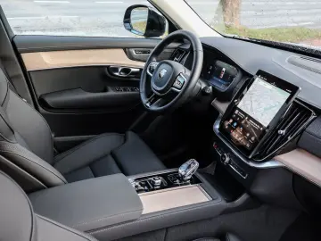 VOLVO XC90 T8 AWD Recharge Reskin Plus Dark NP 95.230