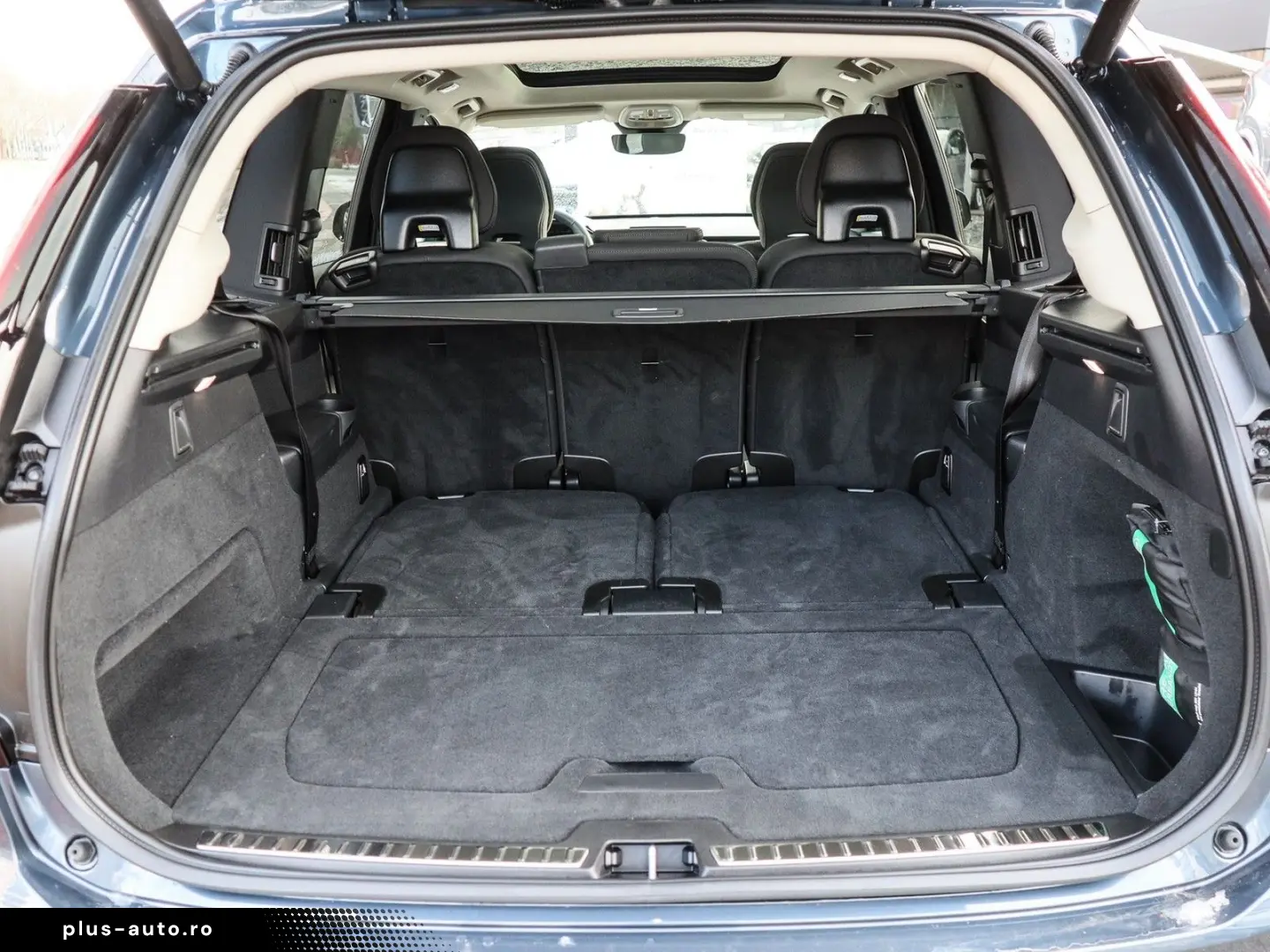 VOLVO XC90 T8 AWD Recharge Reskin Plus Dark NP 95.230