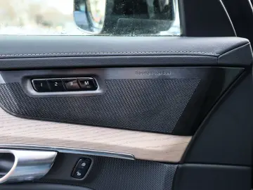 VOLVO XC90 T8 AWD Recharge Reskin Plus Dark NP 95.230