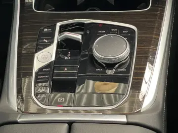 BMW X5 30d xDrive M Sport A-LED HUD AHK Dr.AProf HK