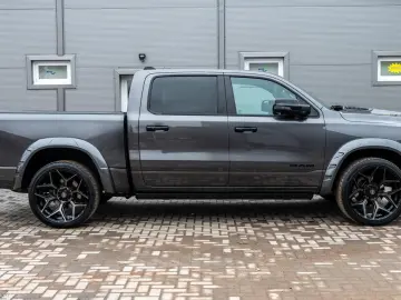 DODGE RAM Limited Night 5.7l Luft LPG ACC