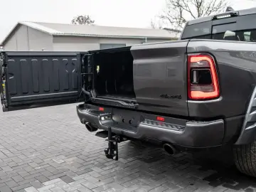 DODGE RAM Limited Night 5.7l Luft LPG ACC