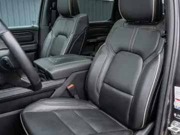 DODGE RAM Limited Night 5.7l Luft LPG ACC