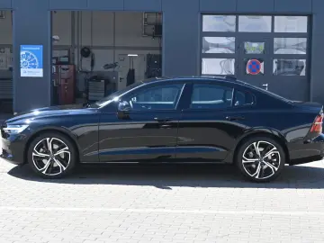 VOLVO S60 B4 Plus Dark LED PANO STHZ H&K 360 QI 19