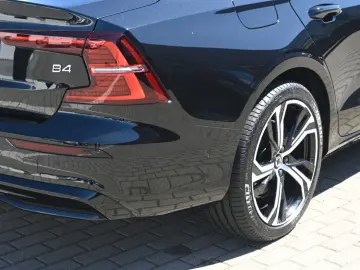 VOLVO S60 B4 Plus Dark LED PANO STHZ H&K 360 QI 19