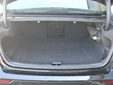 VOLVO S60 B4 Plus Dark LED PANO STHZ H&K 360 QI 19