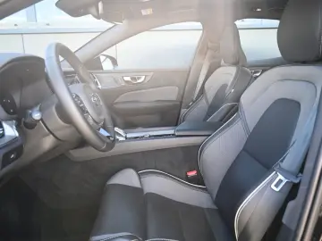 VOLVO S60 B4 Plus Dark LED PANO STHZ H&K 360 QI 19