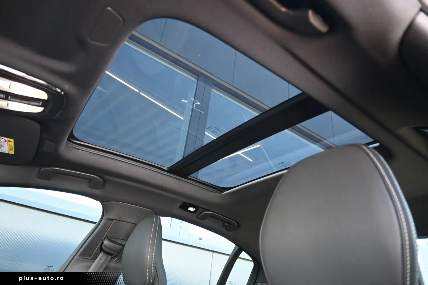 VOLVO S60 B4 Plus Dark LED PANO STHZ H&K 360 QI 19