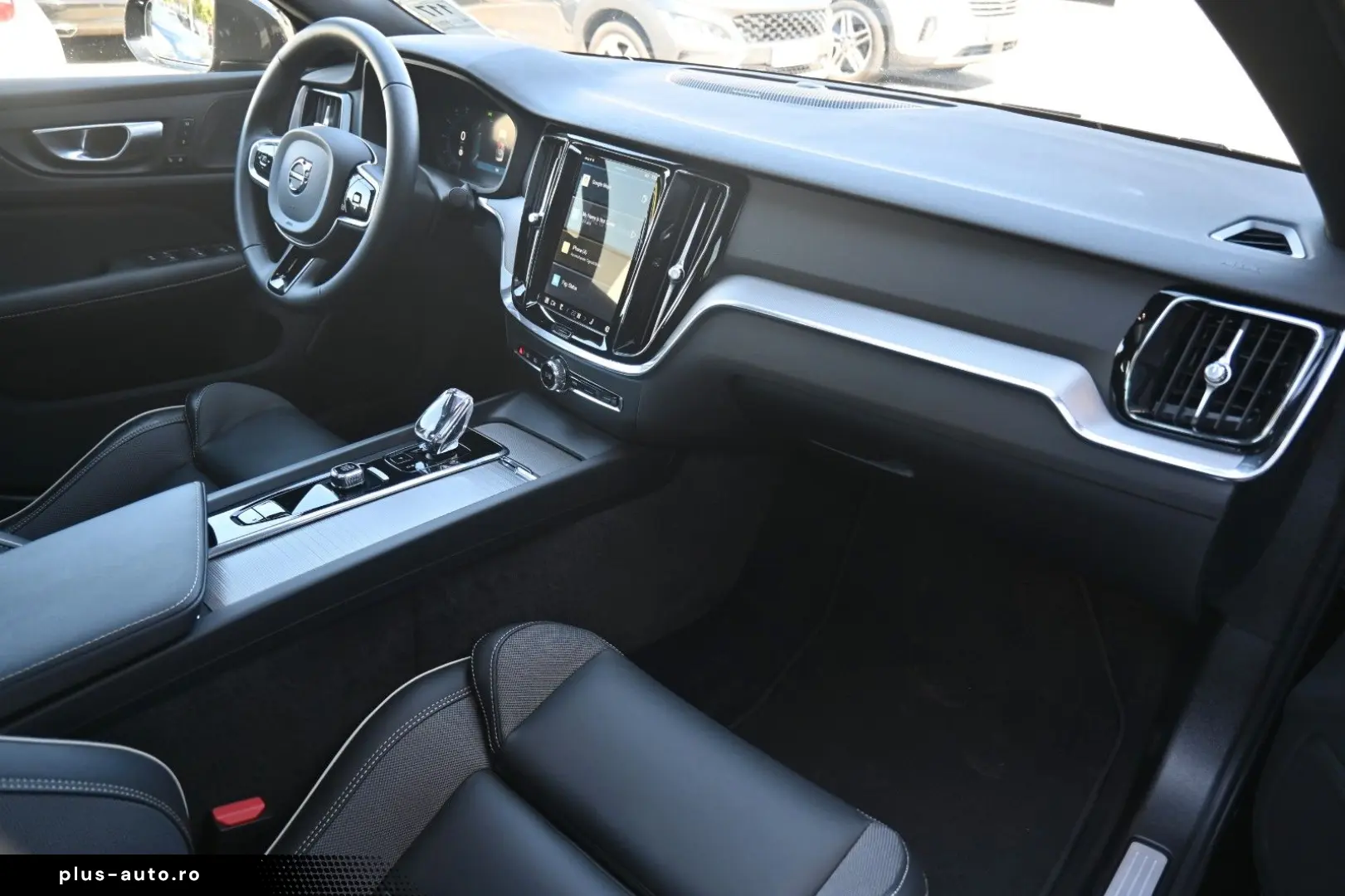 VOLVO S60 B4 Plus Dark LED PANO STHZ H&K 360 QI 19