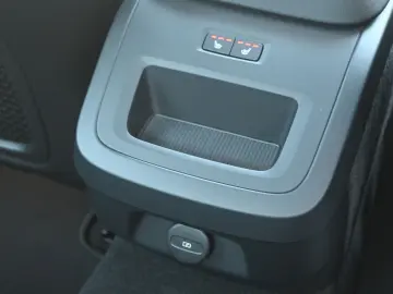 VOLVO S60 B4 Plus Dark LED PANO STHZ H&K 360 QI 19