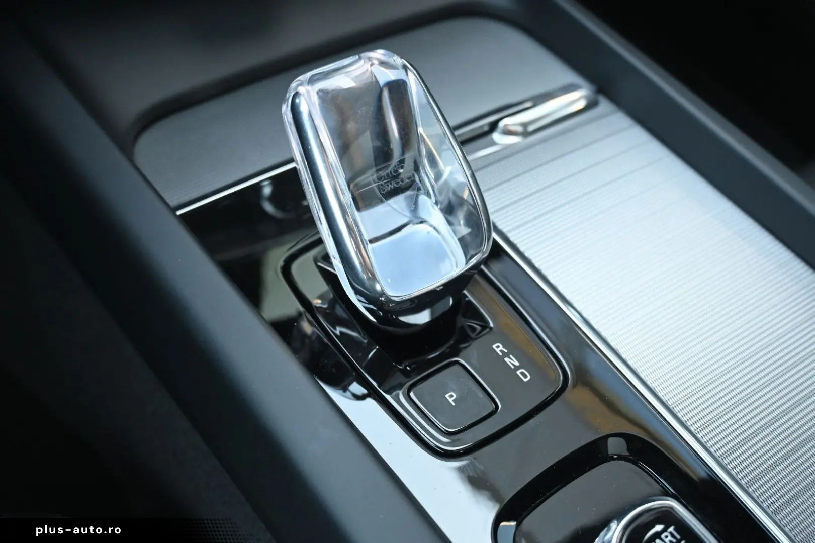 VOLVO S60 B4 Plus Dark LED PANO STHZ H&K 360 QI 19