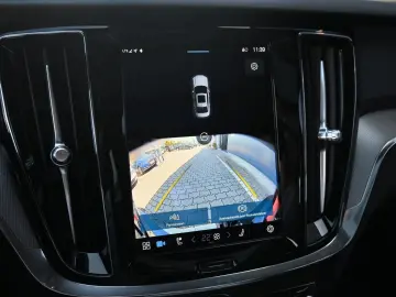 VOLVO S60 B4 Plus Dark LED PANO STHZ H&K 360 QI 19