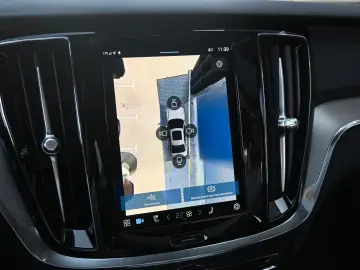 VOLVO S60 B4 Plus Dark LED PANO STHZ H&K 360 QI 19