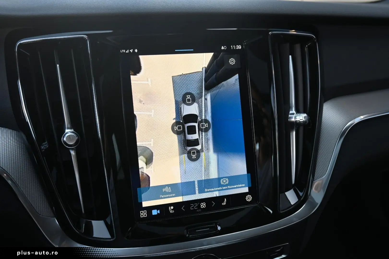 VOLVO S60 B4 Plus Dark LED PANO STHZ H&K 360 QI 19