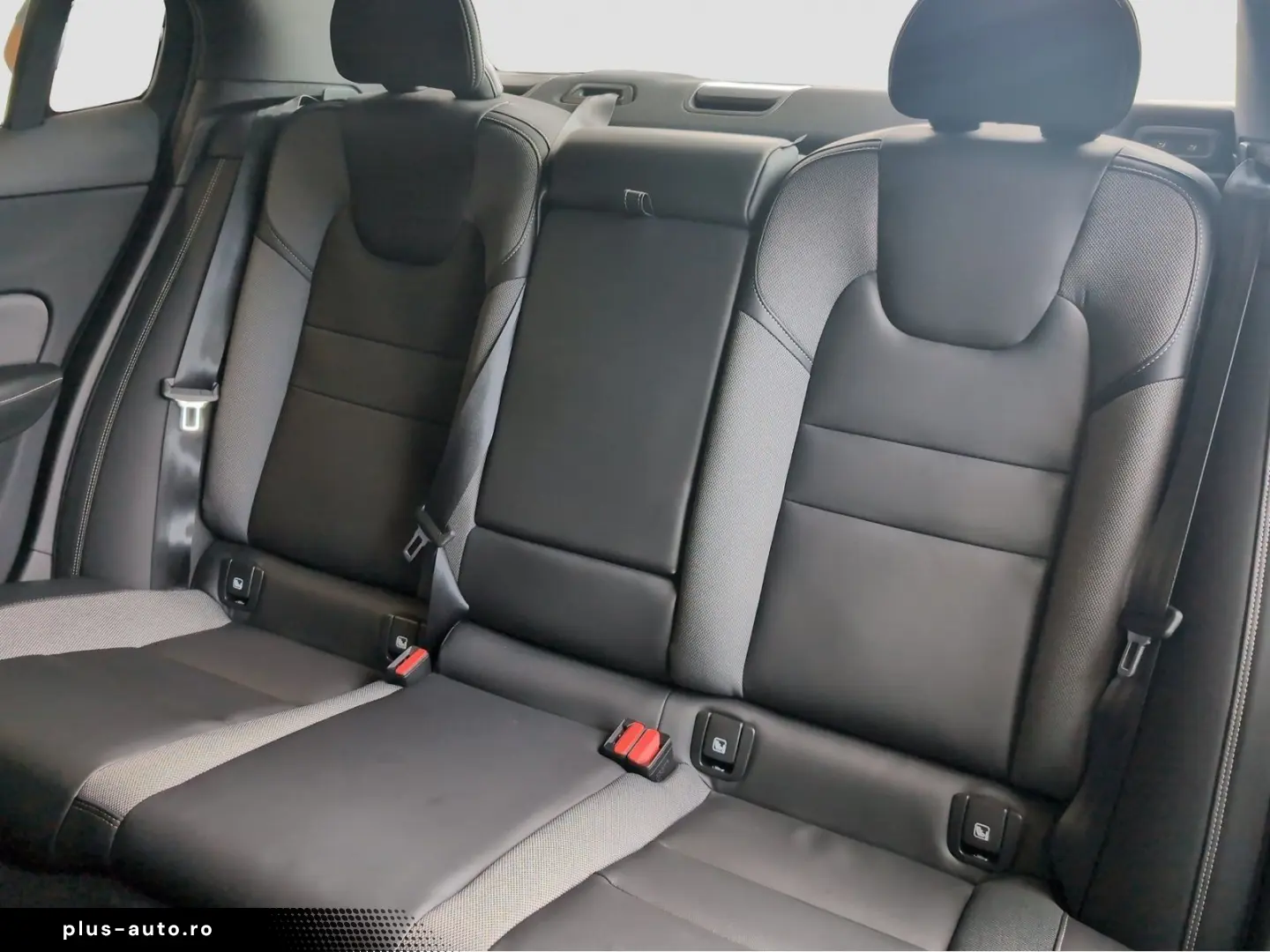 VOLVO S60 B4 Mild-Hybrid Benzin GT Plus Dark Standh.