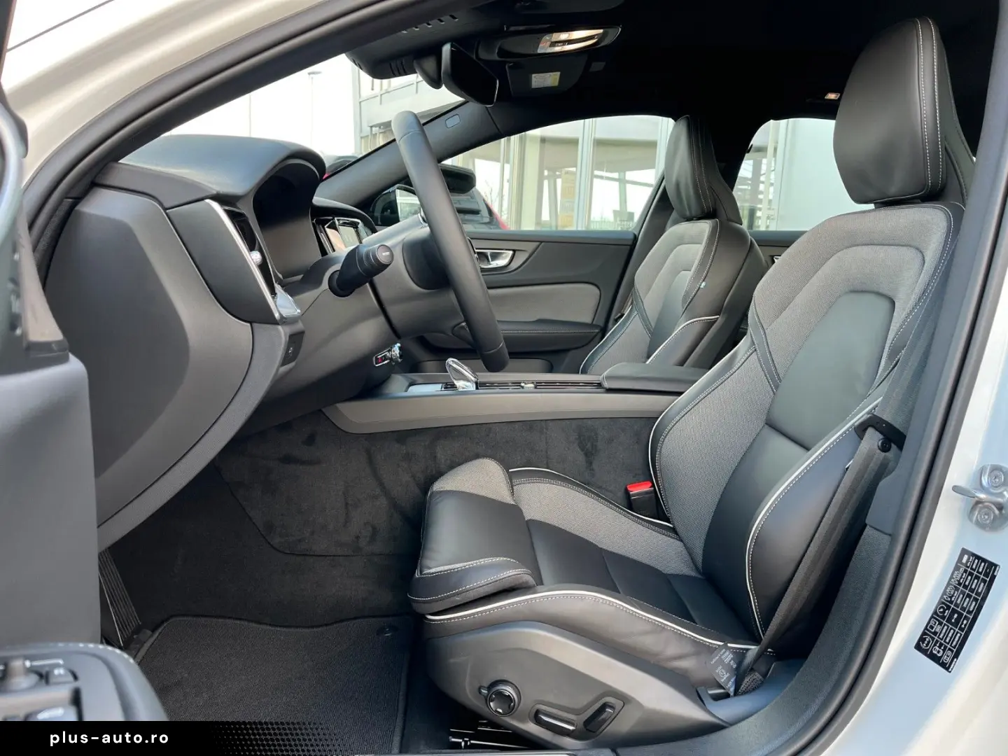 VOLVO S60 B4 B DKG PLUS DARK - Sofort lieferbar -