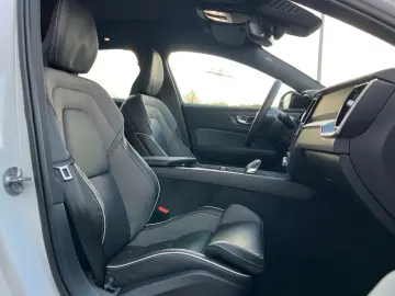 VOLVO S60 B4 B DKG PLUS DARK - Sofort lieferbar -