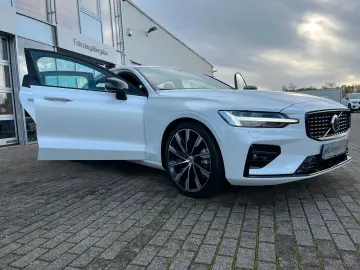 VOLVO S60 B4 B DKG PLUS DARK - Sofort lieferbar -