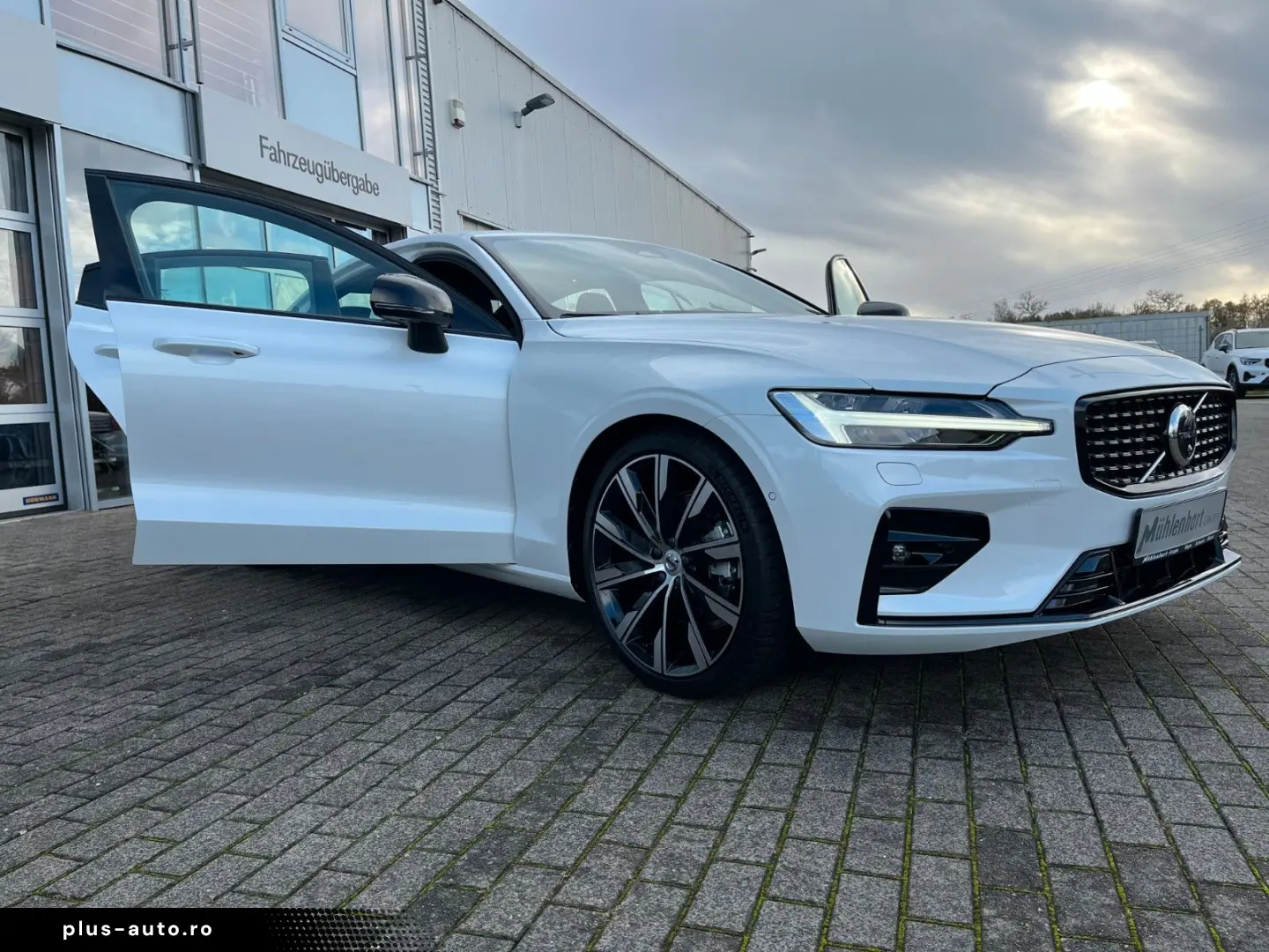 VOLVO S60 B4 B DKG PLUS DARK - Sofort lieferbar -