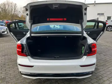 VOLVO S60 B4 B DKG PLUS DARK - Sofort lieferbar -