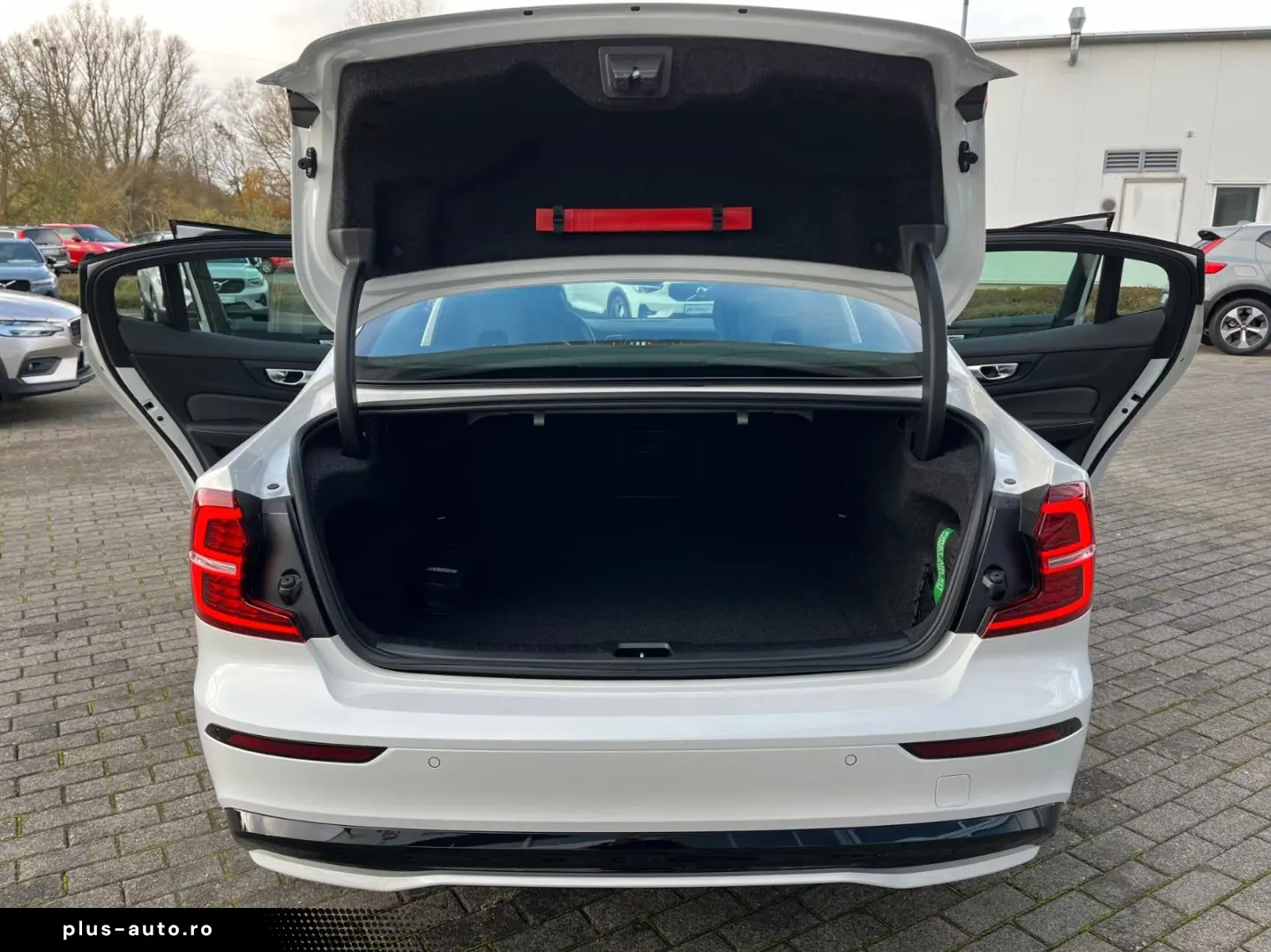 VOLVO S60 B4 B DKG PLUS DARK - Sofort lieferbar -