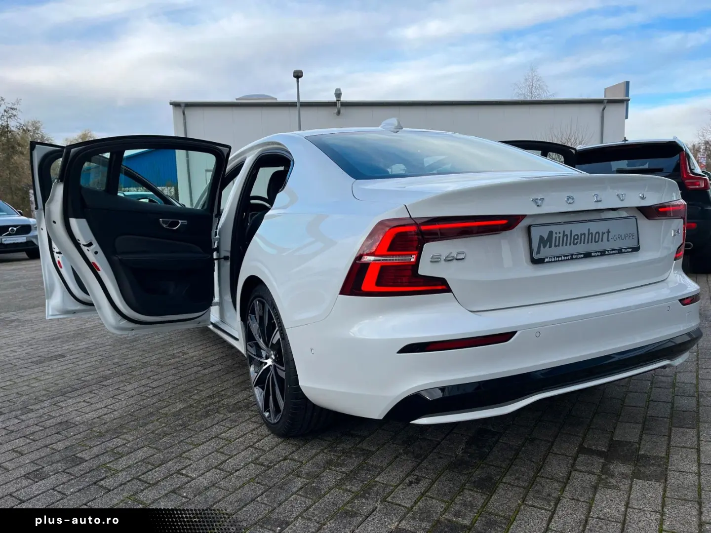 VOLVO S60 B4 B DKG PLUS DARK - Sofort lieferbar -