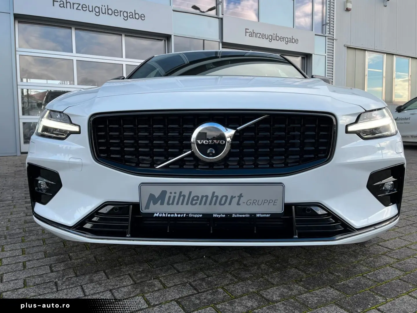 VOLVO S60 B4 B DKG PLUS DARK - Sofort lieferbar -