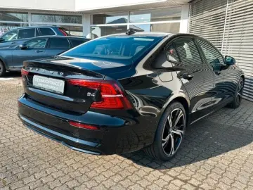 VOLVO S60 Lim. B4 Plus Dark ACC 19 Frontscheibenhzg