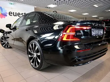 VOLVO AWD T8 H&K HUD PANO 360c Ultimate Dark