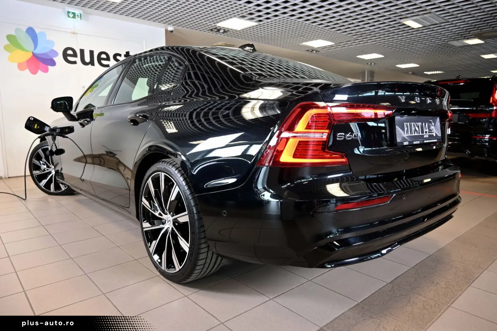 VOLVO AWD T8 H&K HUD PANO 360c Ultimate Dark