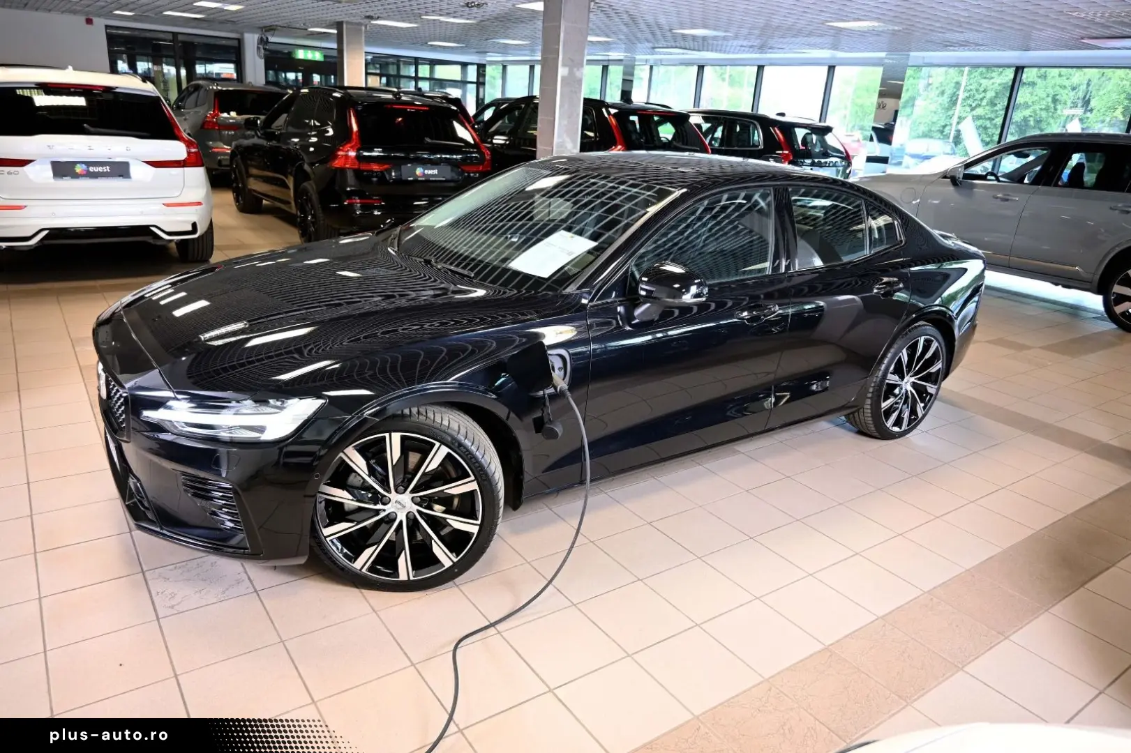 VOLVO AWD T8 H&K HUD PANO 360c Ultimate Dark