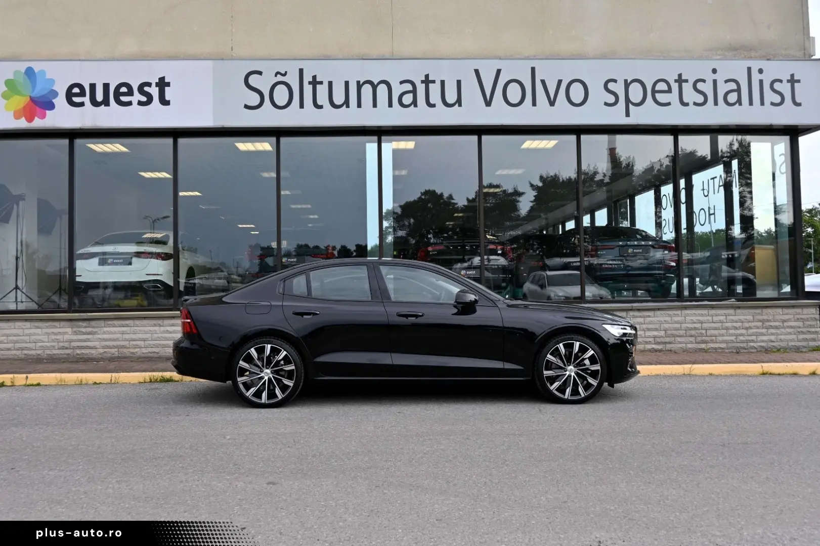 VOLVO AWD T8 H&K HUD PANO 360c Ultimate Dark