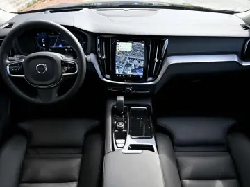 VOLVO AWD T8 H&K HUD PANO 360c Ultimate Dark