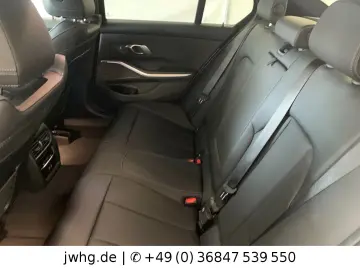 BMW 320 d xDrive M Sport 360 DrivingProf 19  HeadUp