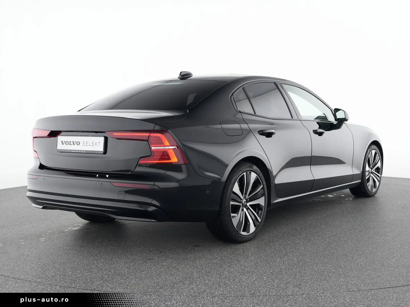 VOLVO S60 T8 Recharge Ultimate Dark 19  B&W AHK 360