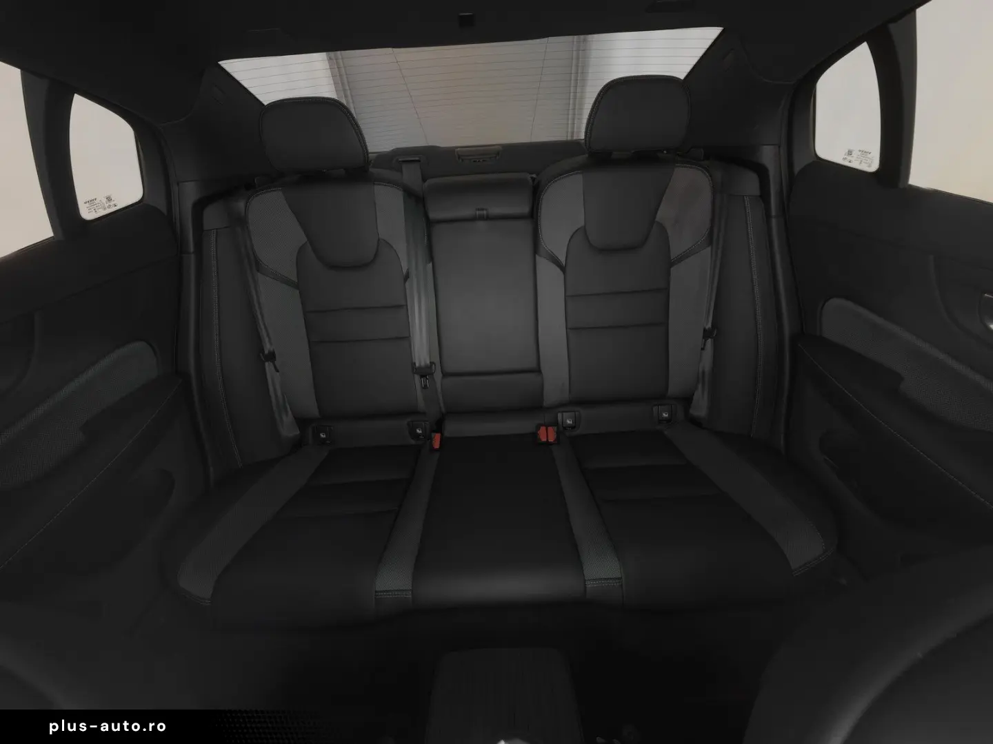 VOLVO S60 T8 Recharge Ultimate Dark 19  B&W AHK 360