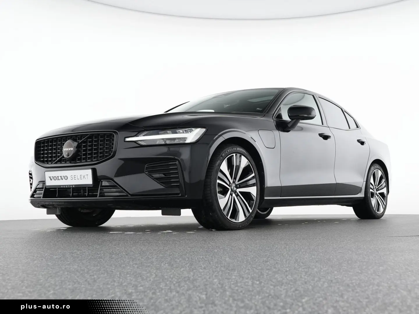 VOLVO S60 T8 Recharge Ultimate Dark 19  B&W AHK 360