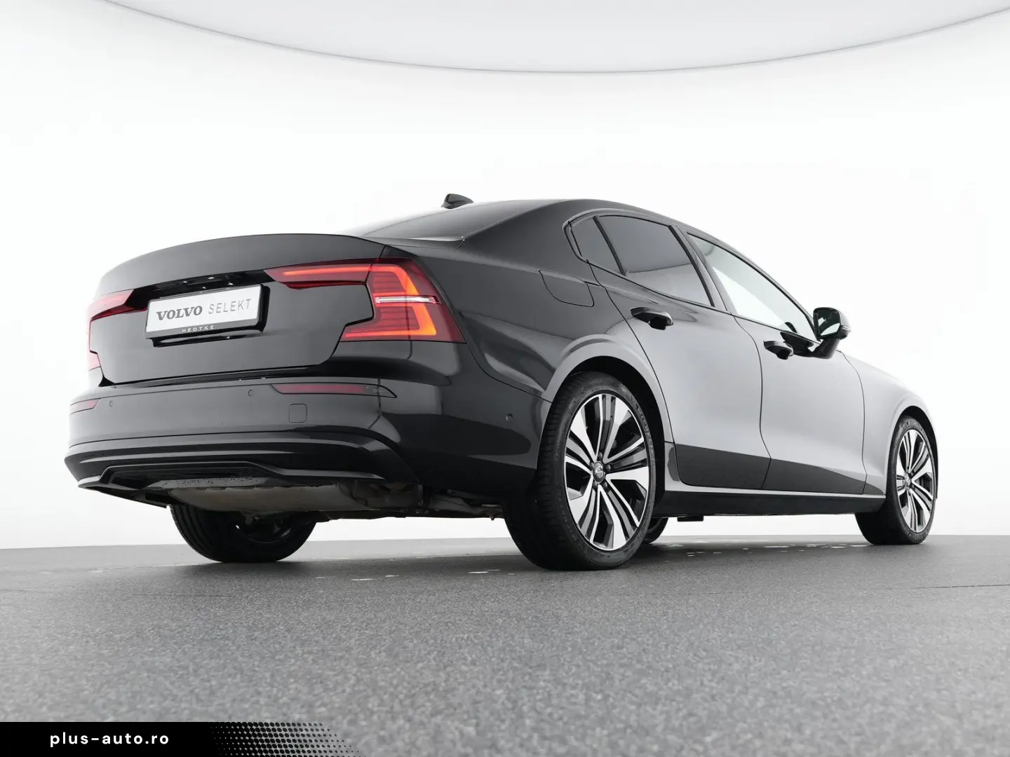 VOLVO S60 T8 Recharge Ultimate Dark 19  B&W AHK 360