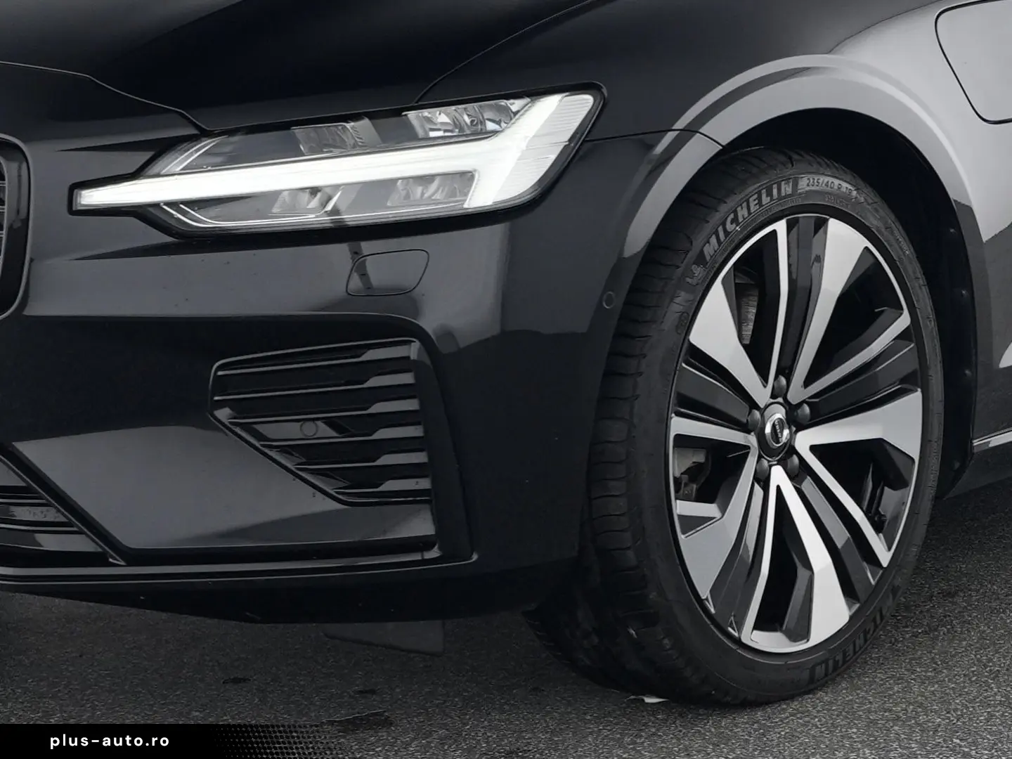 VOLVO S60 T8 Recharge Ultimate Dark 19  B&W AHK 360