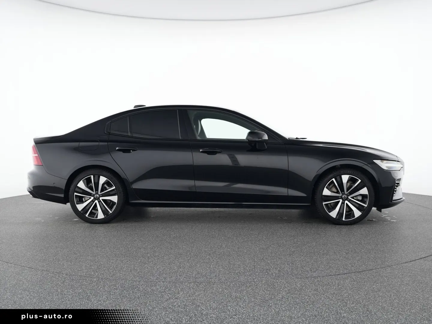 VOLVO S60 T8 Recharge Ultimate Dark 19  B&W AHK 360