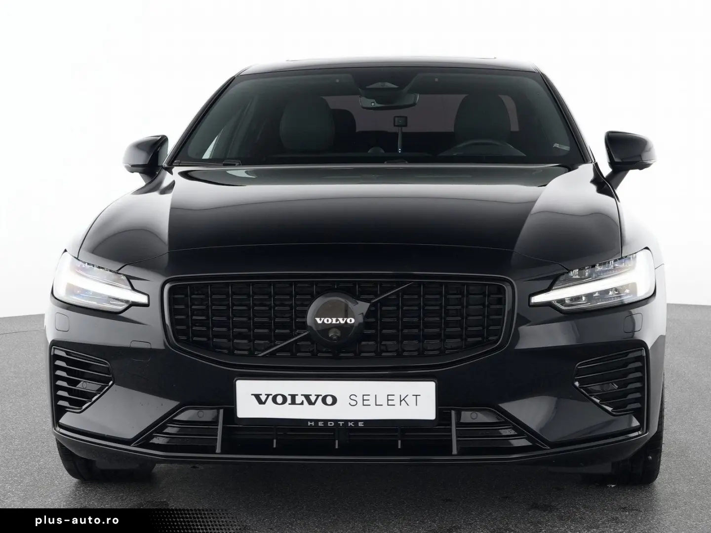 VOLVO S60 T8 Recharge Ultimate Dark 19  B&W AHK 360