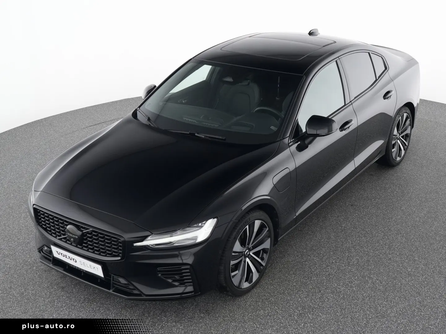 VOLVO S60 T8 Recharge Ultimate Dark 19  B&W AHK 360