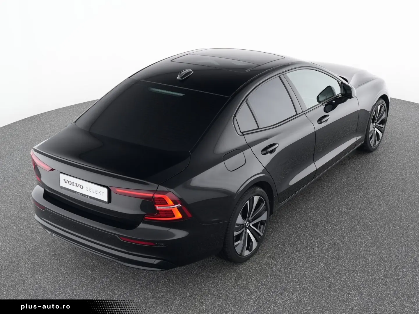 VOLVO S60 T8 Recharge Ultimate Dark 19  B&W AHK 360