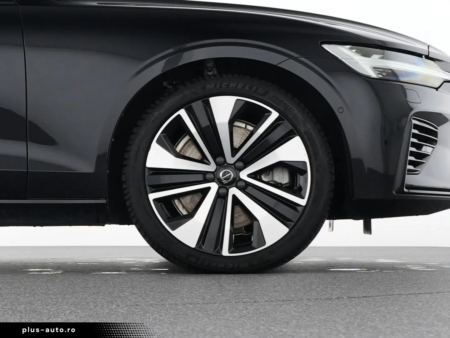 VOLVO S60 T8 Recharge Ultimate Dark 19  B&W AHK 360