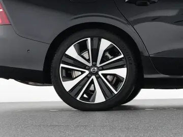 VOLVO S60 T8 Recharge Ultimate Dark 19  B&W AHK 360