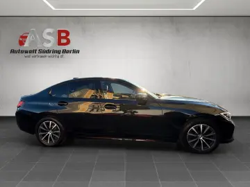 BMW 320 d xDrive Sport Line Head-UP LiveCockpit Auto