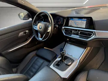 BMW 320 d xDrive Sport Line Head-UP LiveCockpit Auto